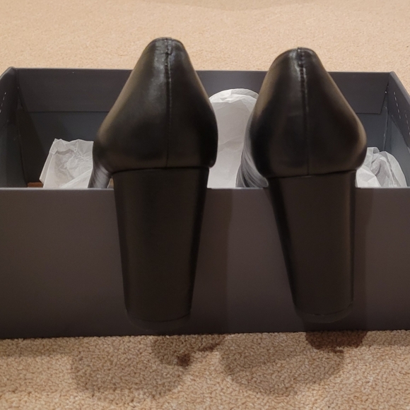 Ann Taylor black leather block heel pumps - Picture 6 of 8